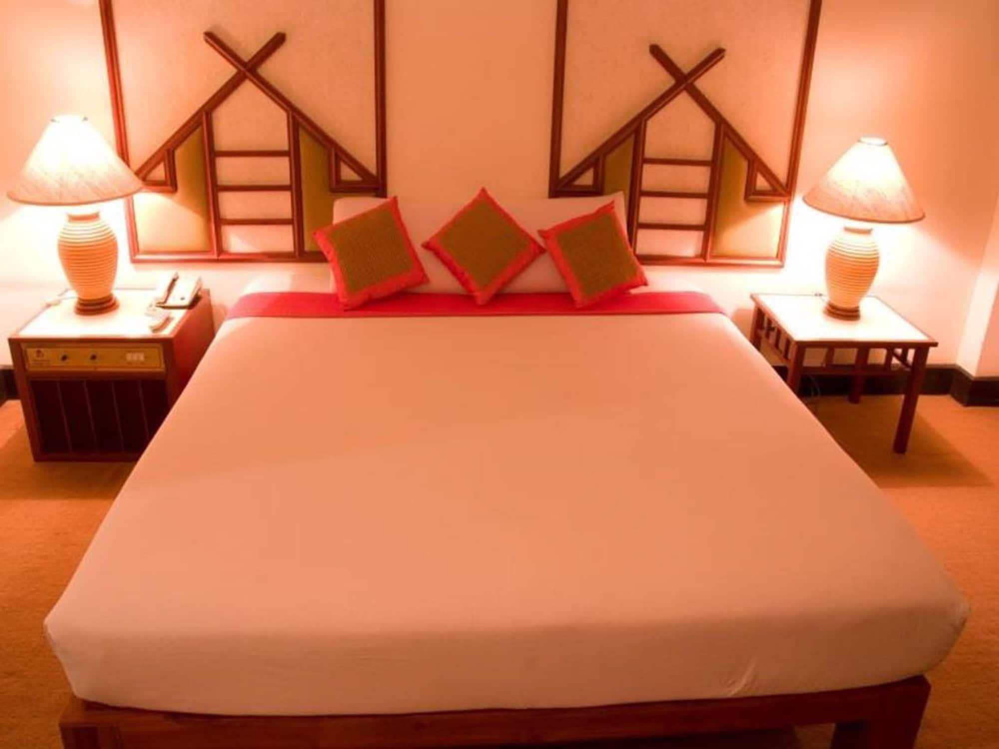 Seeharaj Hotel Uttaradit Luaran gambar