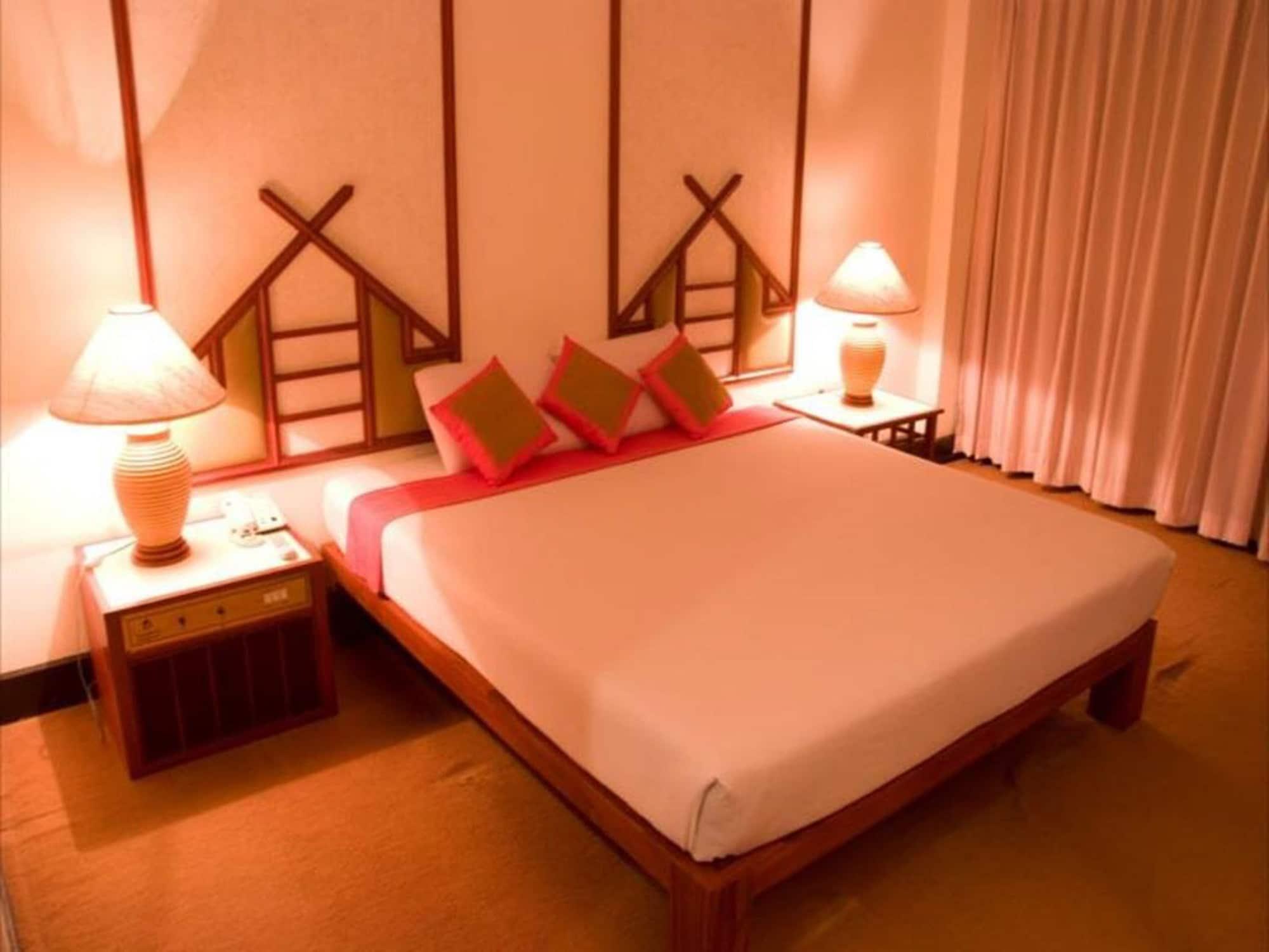 Seeharaj Hotel Uttaradit Luaran gambar