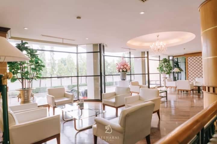 Seeharaj Hotel Uttaradit Luaran gambar