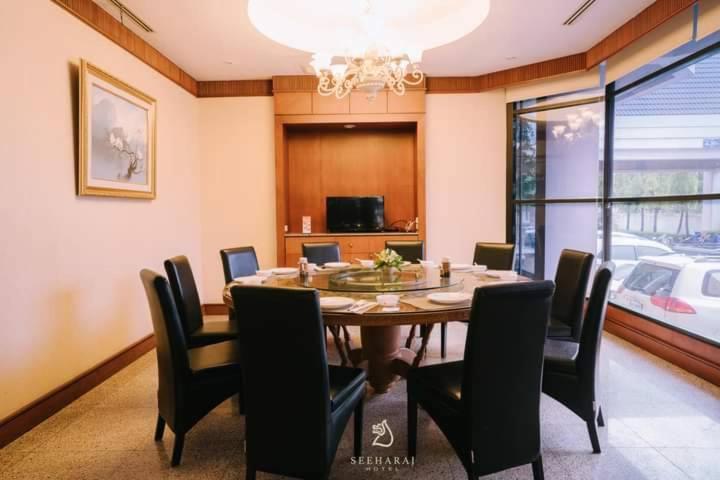 Seeharaj Hotel Uttaradit Luaran gambar