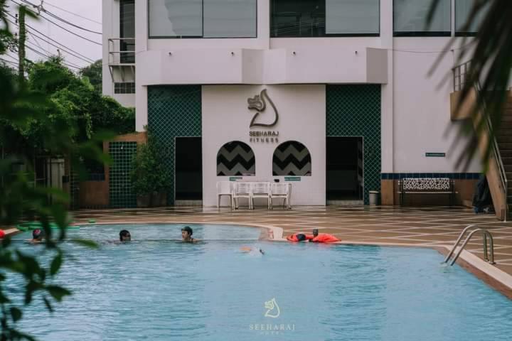 Seeharaj Hotel Uttaradit Luaran gambar