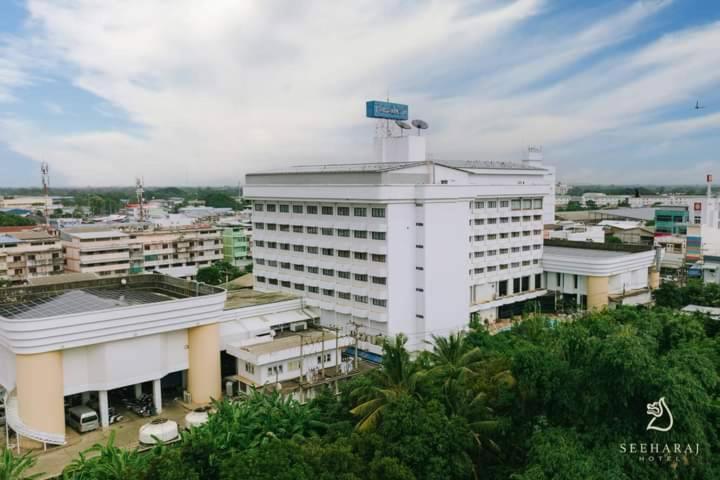 Seeharaj Hotel Uttaradit Luaran gambar
