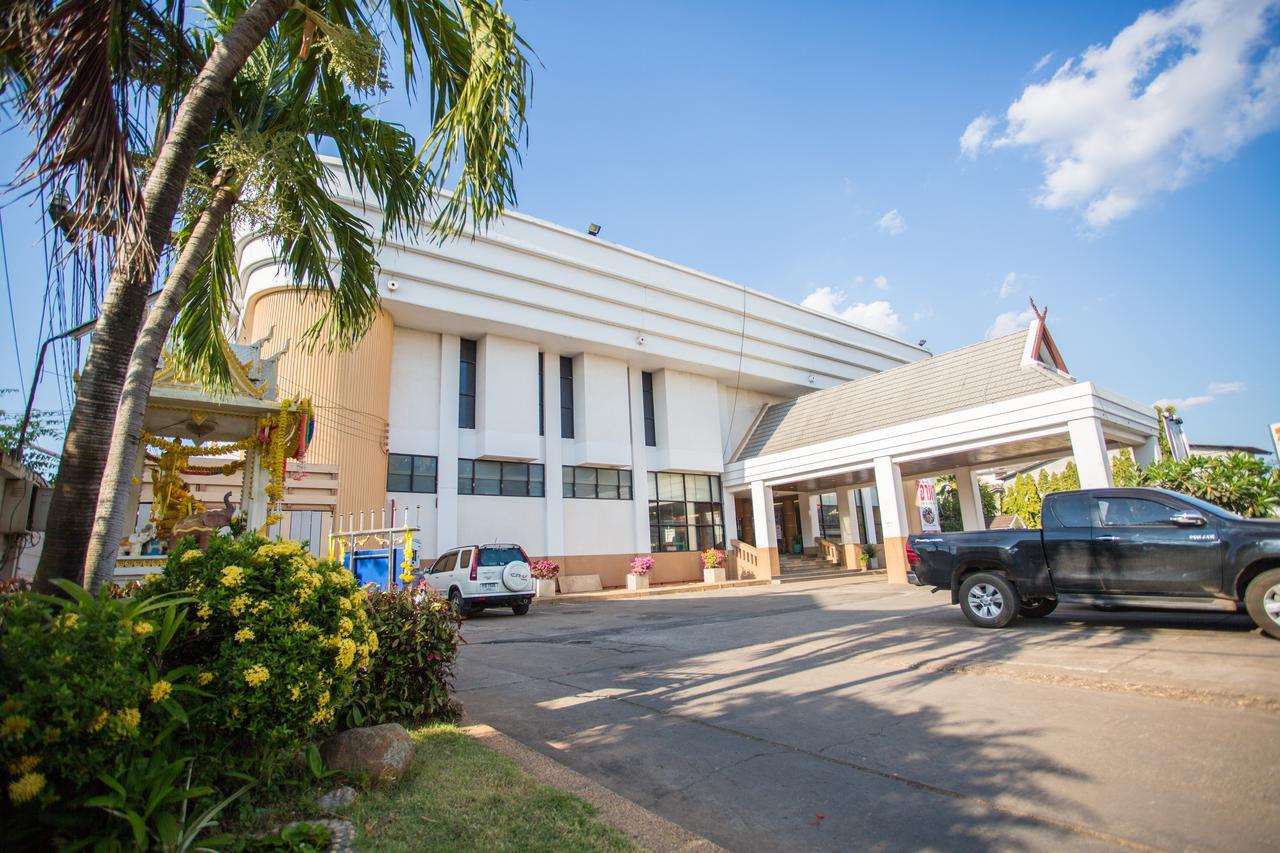 Seeharaj Hotel Uttaradit Luaran gambar