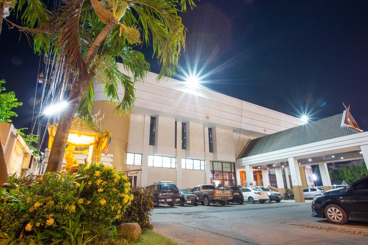 Seeharaj Hotel Uttaradit Luaran gambar